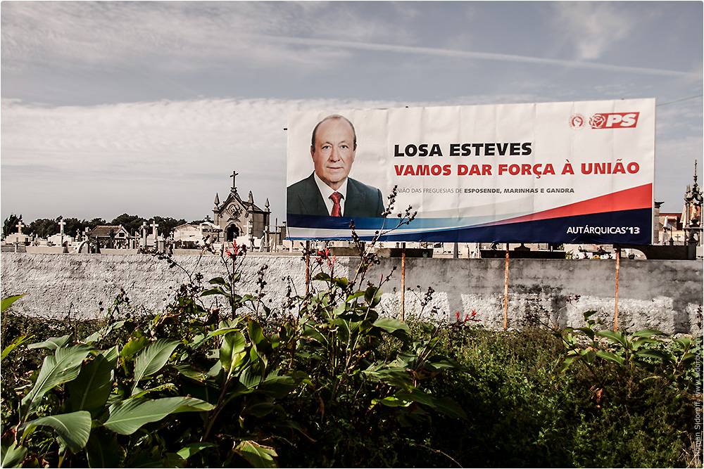 Кладбище. Политика. Поргугалия. (Cemetry. Politics. Portugal.)