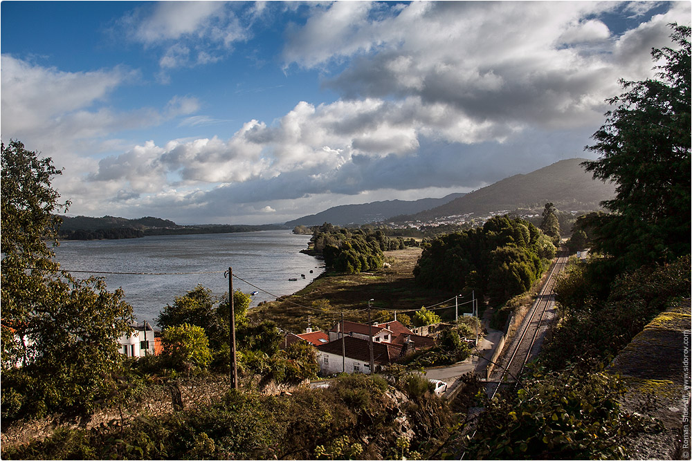 Вид на реку Миньо. Португалия. (Rio Miño View. Portugal.)