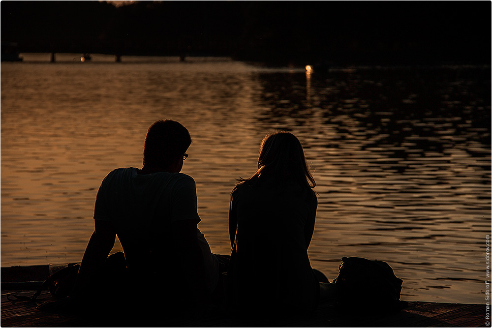 Романтическая пара у Тракайского озера, Литва